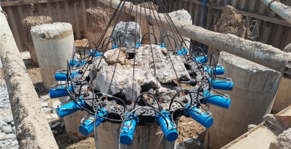         中鐵大橋局2.3米大樁，高效破拆       